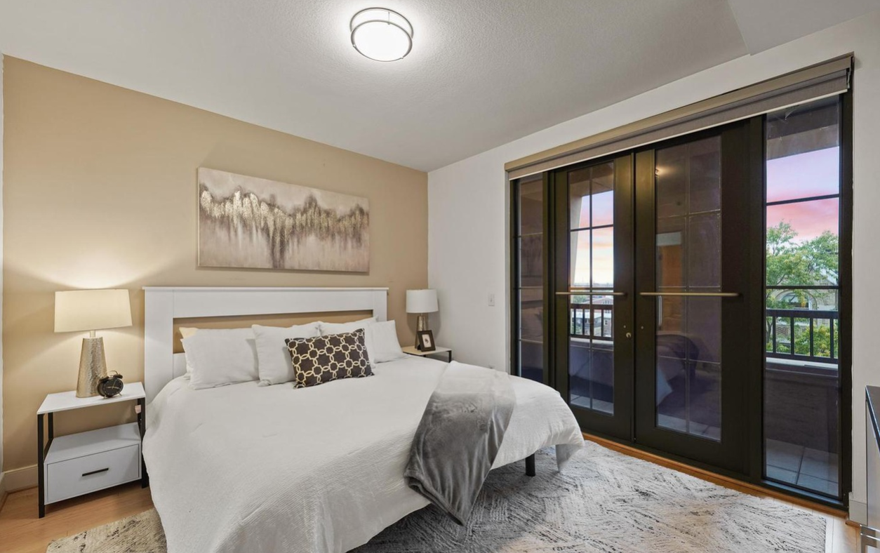 910 M St NW, Washington, District Of Columbia 20001, 2 Bedrooms Bedrooms, ,2 BathroomsBathrooms,Apartment,Sold Listings,M St ,1018
