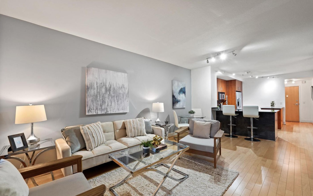 910 M St NW, Washington, District Of Columbia 20001, 2 Bedrooms Bedrooms, ,2 BathroomsBathrooms,Apartment,Sold Listings,M St ,1018