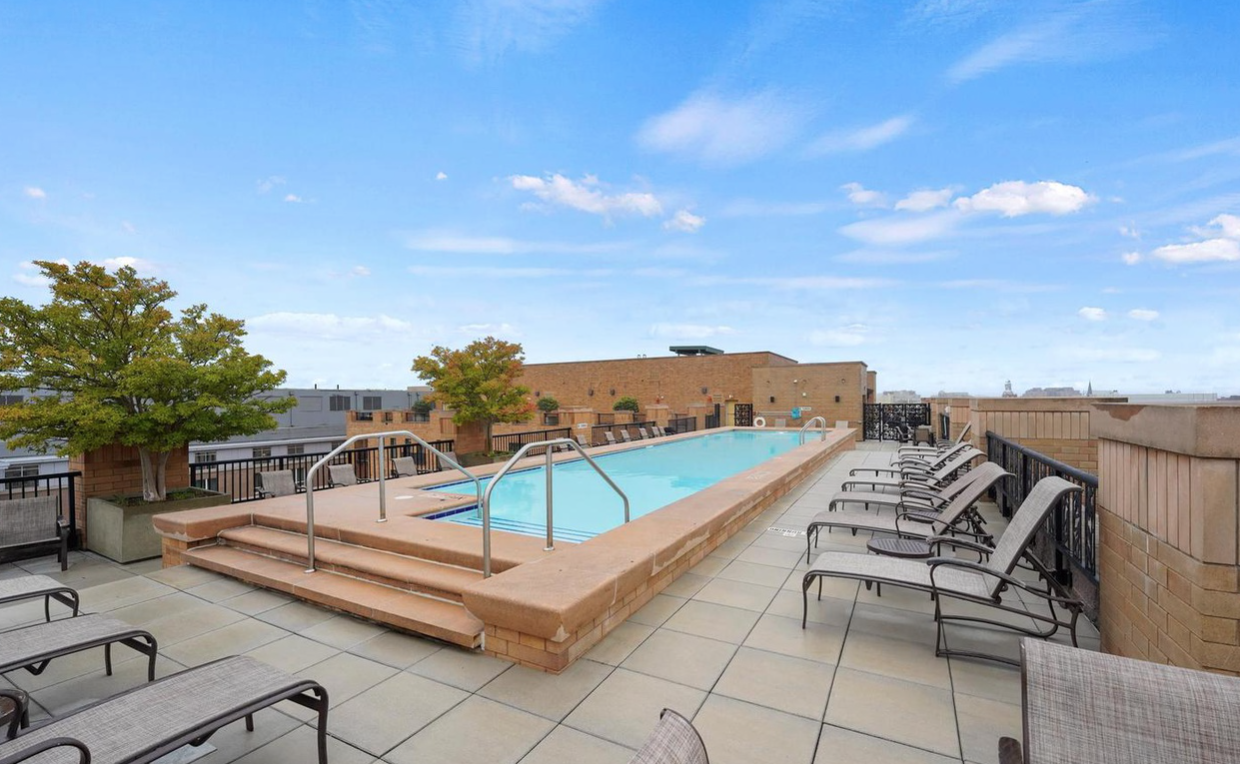 910 M St NW, Washington, District Of Columbia 20001, 2 Bedrooms Bedrooms, ,2 BathroomsBathrooms,Apartment,Sold Listings,M St ,1018
