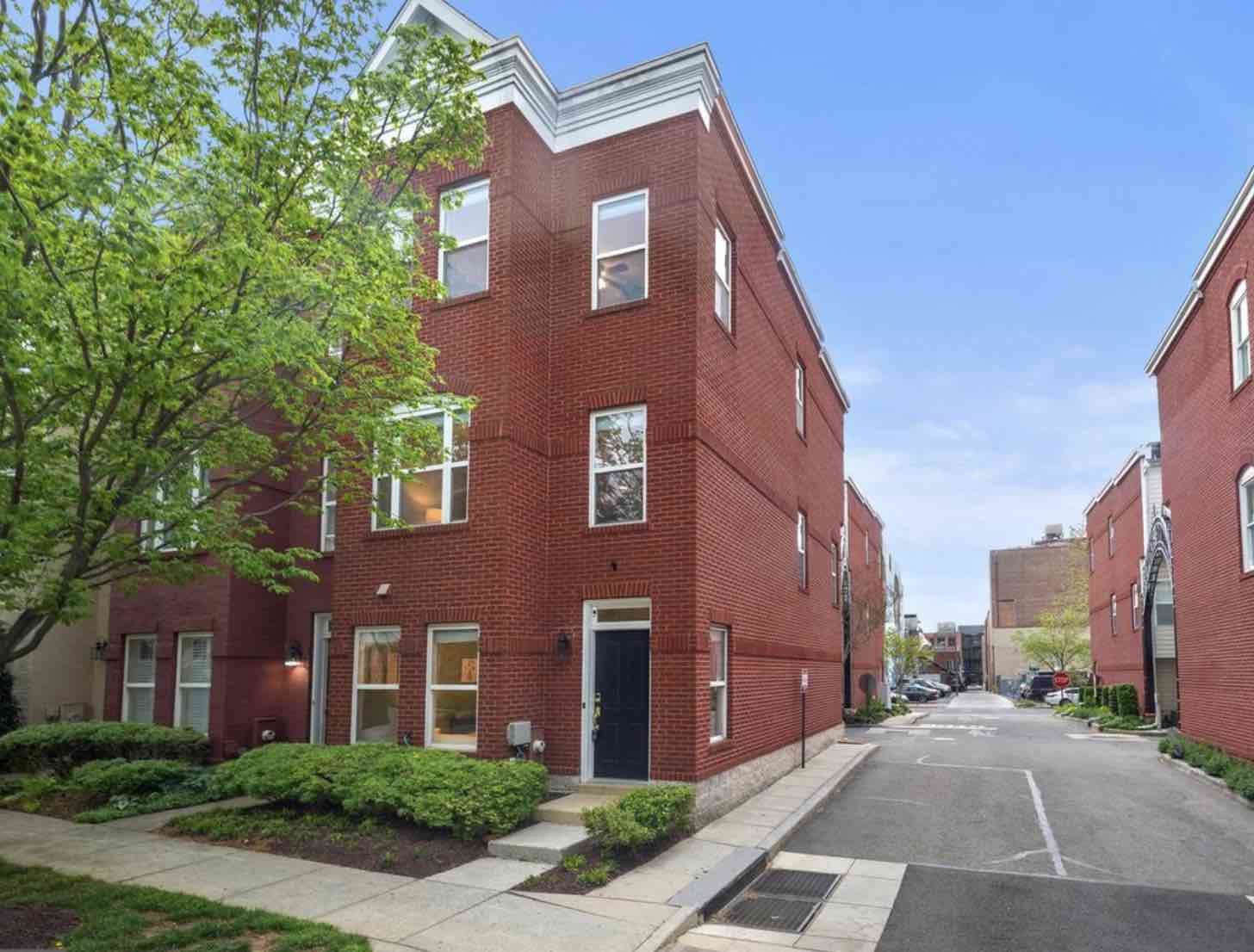 2103 12th Pl NW, District Of Columbia, 3 Bedrooms Bedrooms, ,3 BathroomsBathrooms,Apartment,Sold Listings,12th Pl,1028