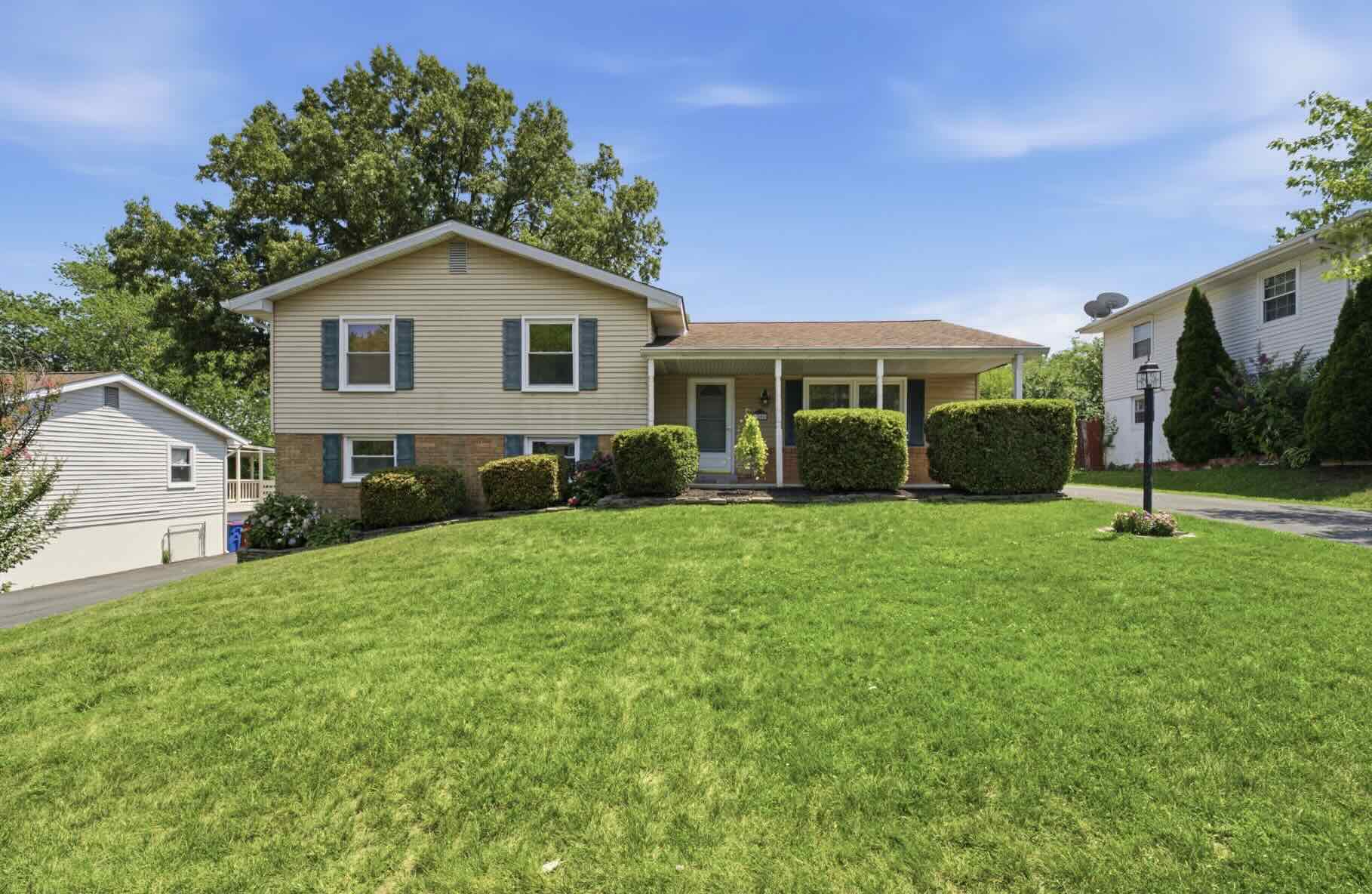 E Iberia Rd, Sterling, Virginia, 3 Bedrooms Bedrooms, ,3 BathroomsBathrooms,House,Active Listings,E Iberia ,1064